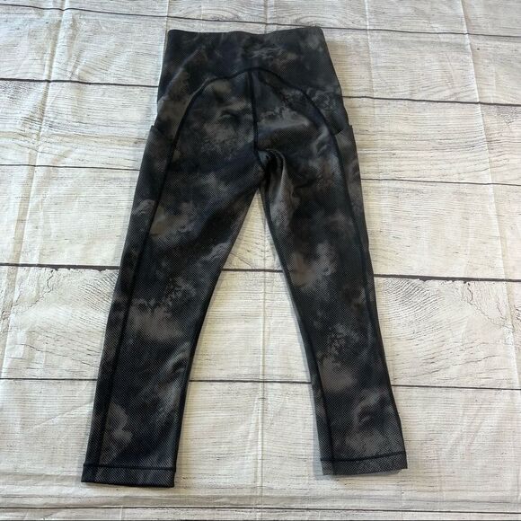 Athleta 598755 Ultimate Stash Pocket Printed Capri Black Print Women's Extra Sm - Picture 6 of 13